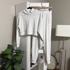 ALO Yoga Muse Hoodie + Jogger Sweatpants Set in White Heather size XS